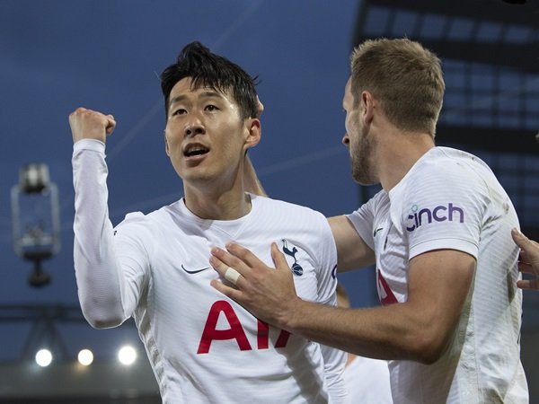 Son Heung Min Pencetak gol pertama dalam pertandingan Liverpool vs Tottenham